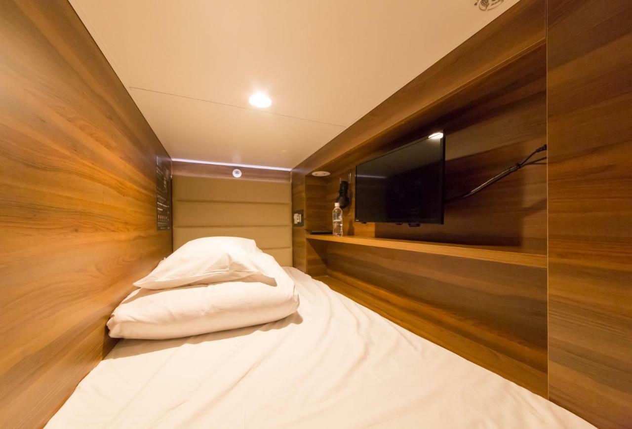 Sauna & Capsule Amza Ōsaka Extérieur photo
